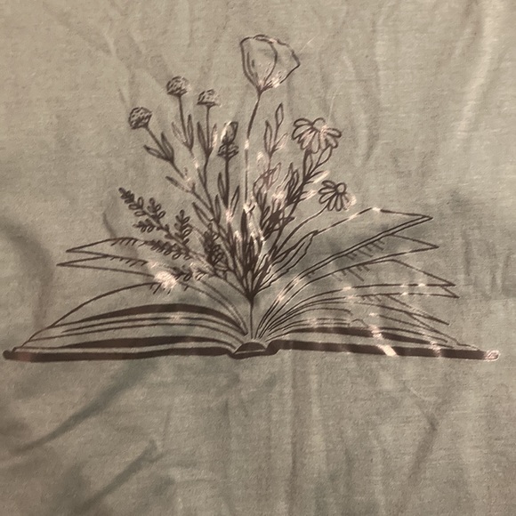 GREEN FLORAL BOOK TSHIRT- cute, never worn, great quality - Picture 2 of 4